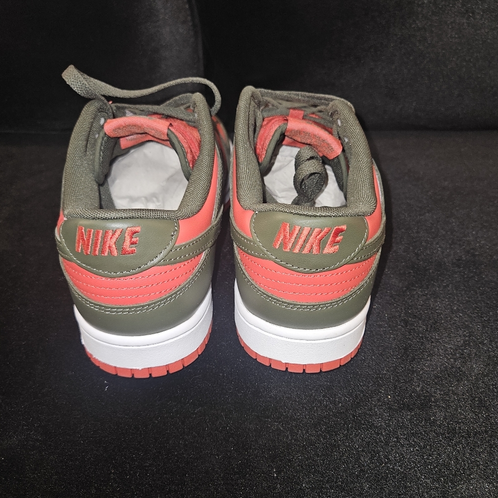 Nike dunks low size 10